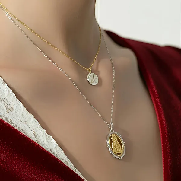 Χειροποίητο Δίχρωμο Γούρι 2026 Μενταγιόν Παναγία