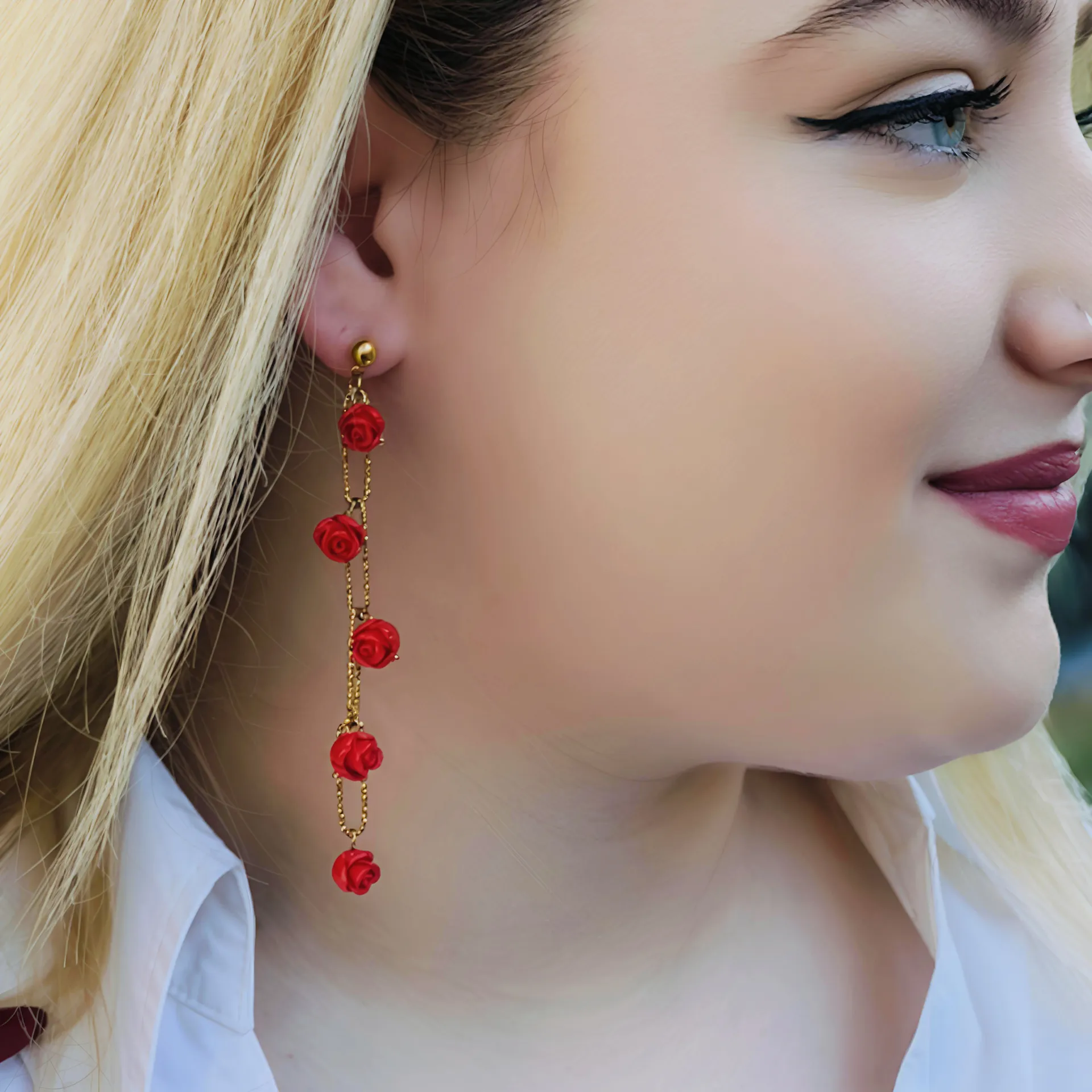 Σκουλαρίκια κρεμαστά με λουλούδια κόκκινα