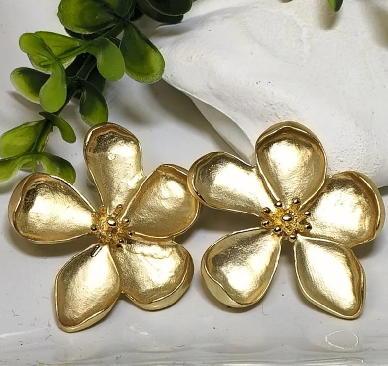 Σκουλαρίκια λουλούδι επιχρυσωμένο ατσάλι