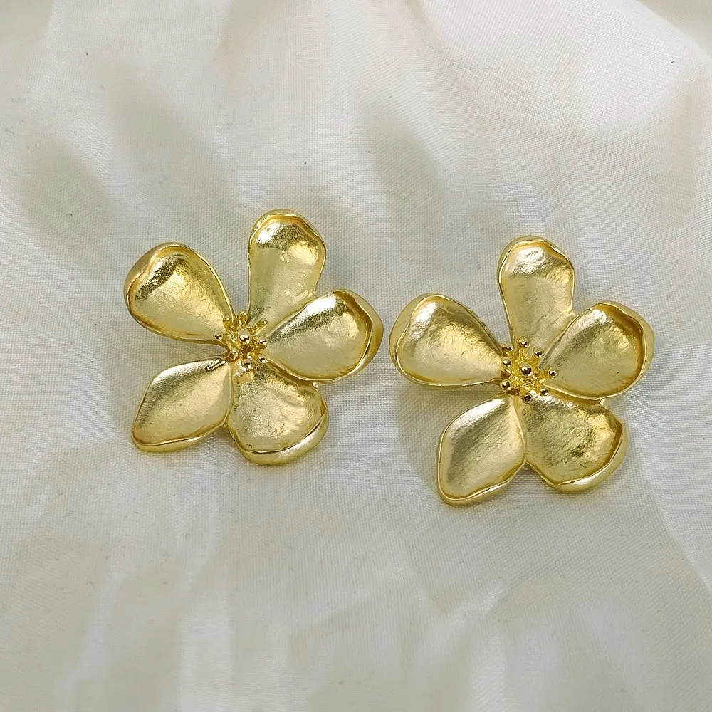 Σκουλαρίκια λουλούδι επιχρυσωμένο ατσάλι