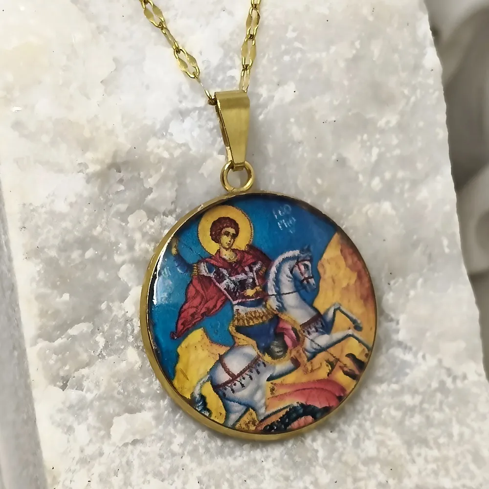 Χειροποίητο Φυλαχτό Άγιος Γεώργιος από ατσάλι επίχρυσο με υγρό γυαλί χειροποίητο