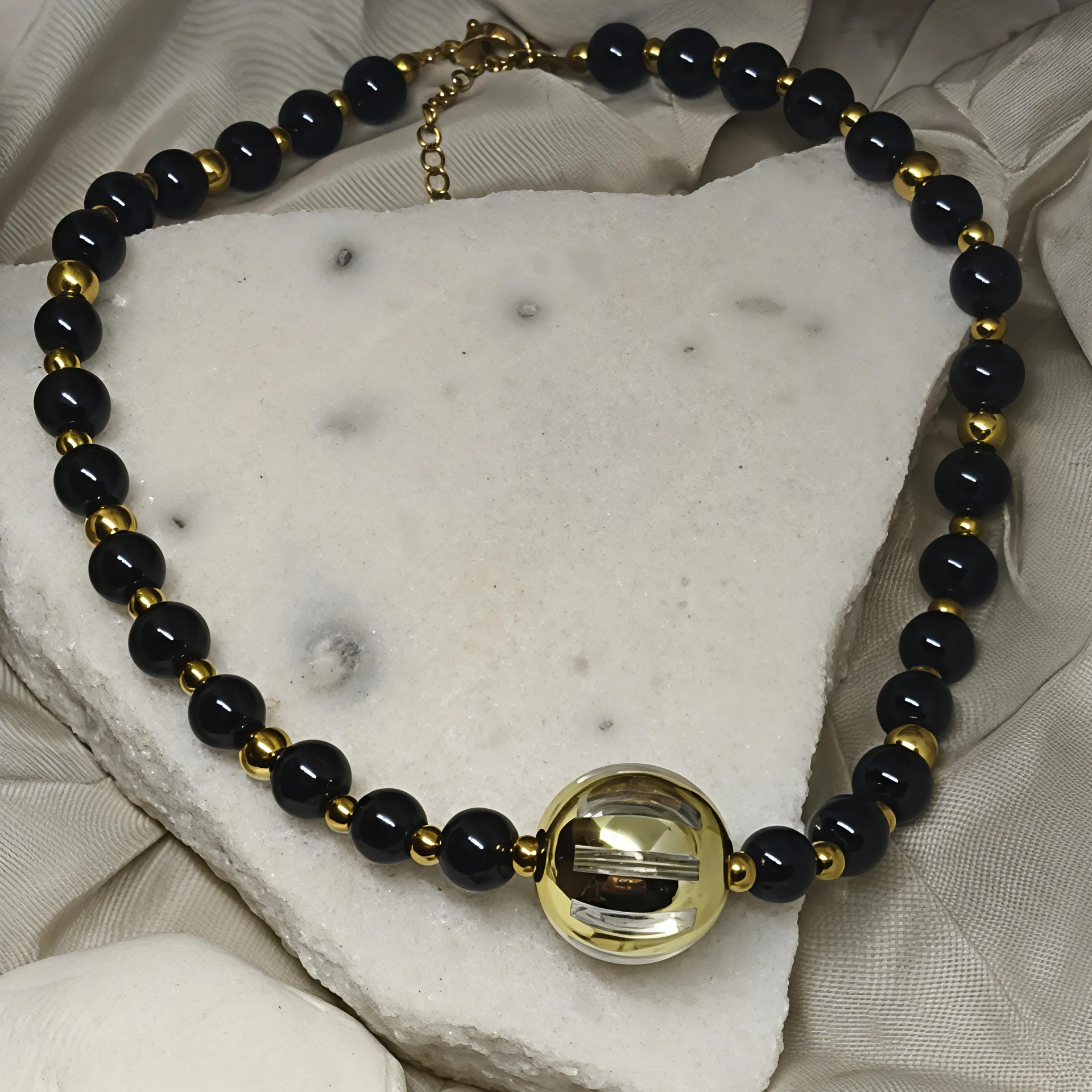 Κολιέ γυναικείο σε μαύρο χρώμα