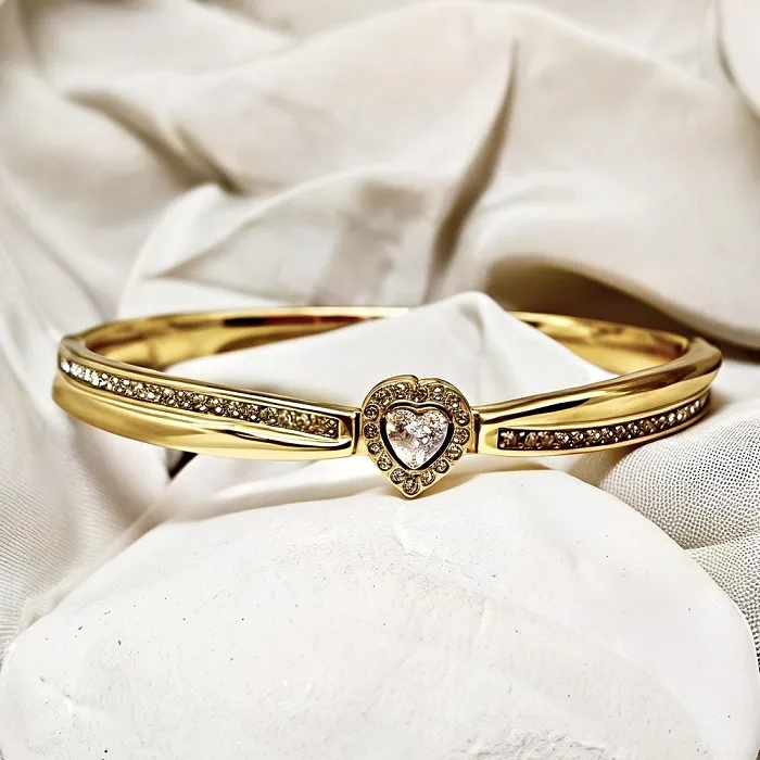 Χρυσό Βραχιόλι Χειροπέδα από Ανοξείδωτο Ατσάλι με Ζιργκόν Καρδιά