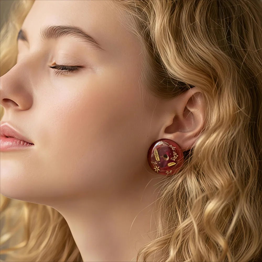 Χειροποίητα Σκουλαρίκια Κλιπ από Υγρό Γυαλί Μπορντό με Χρυσά Λουλούδια