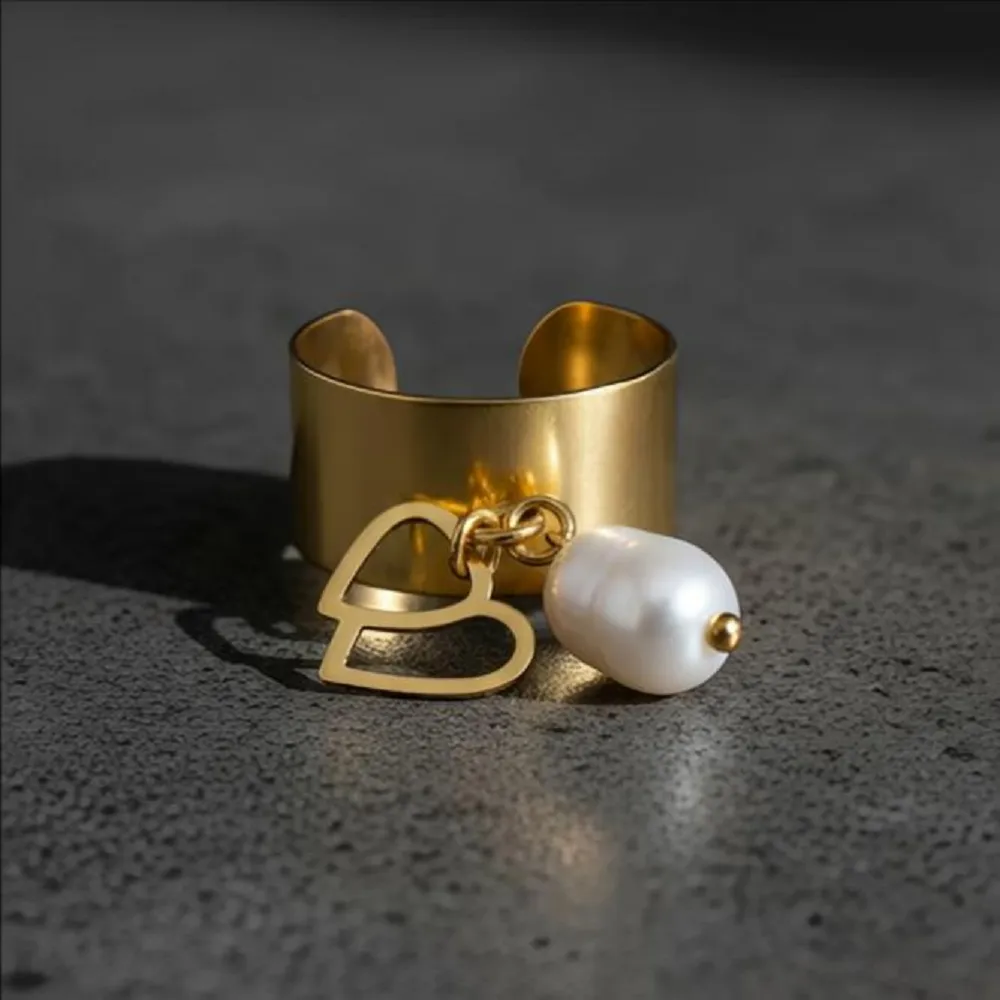 Δαχτυλίδι Γυναικείο Ανοξείδωτο Ατσάλι One Size με Μαργαριτάρι Γλυκού Νερού και Minimal Καρδιές