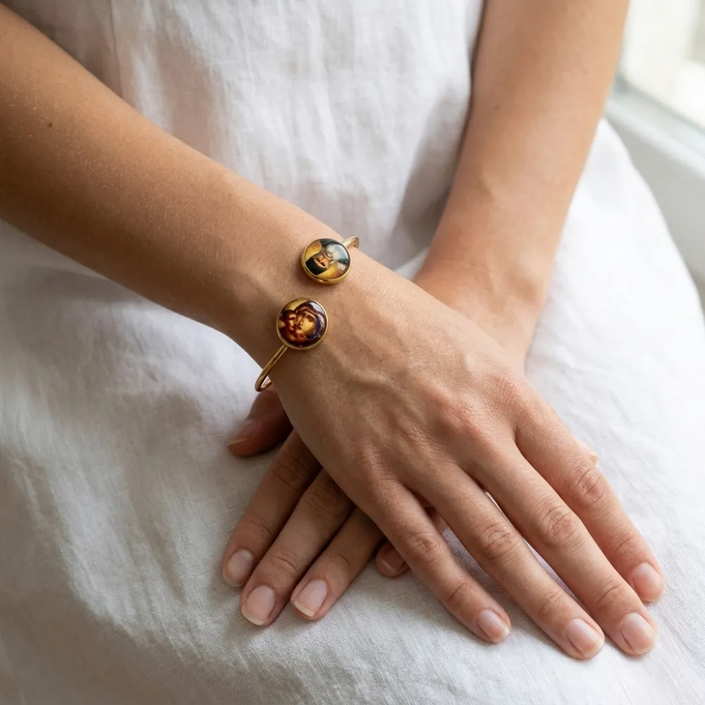 Γυναικείο Φυλαχτό Βραχιόλι Χειροπέδα από Ατσάλι Χρυσό με Παναγία και Άγιο Παΐσιο