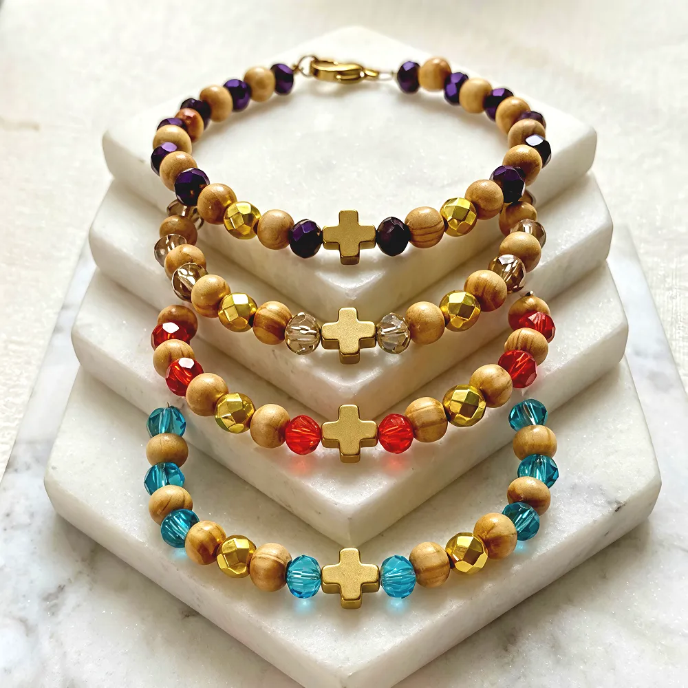 Βραχιόλι Σταυρός από Ατσάλι με Κρύσταλλα Ξύλινες Χάντρες & Αιματίτη Επιχρυσωμένο