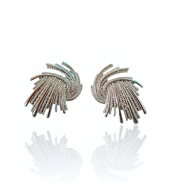 Σκουλαρίκια Γυναικεία περίτεχνα επίχρυσα σε ασημί χρώμα