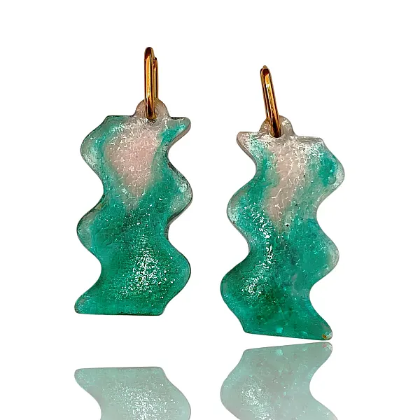 Σκουλαρίκια πράσινα  με υγρό γυαλί  σαγρέ υφή